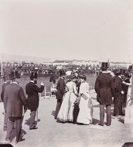 Zuschauer auf der Rennbahn im Cascine Park: Giovanni Fabbroni, Marchese Eugenio Niccolini und seine Frau, die Gräfin Guicciardini, L. Manara