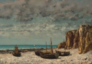 Boote am Strand von Etretat
